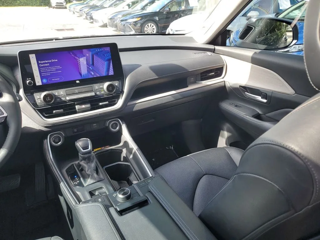 2024 Toyota Grand Highlander Platinum photo 19
