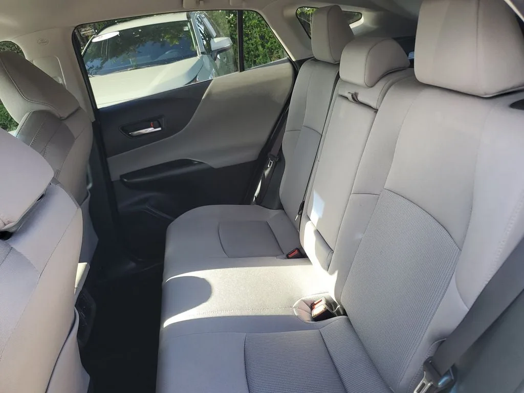 2023 Toyota Venza LE photo 11
