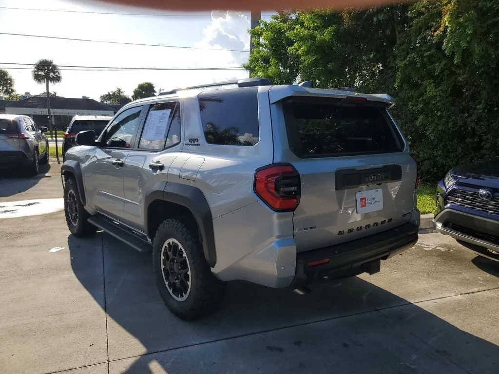 2025 Toyota 4Runner i-FORCE MAX Hybrid TRD Off Road Premium photo 6