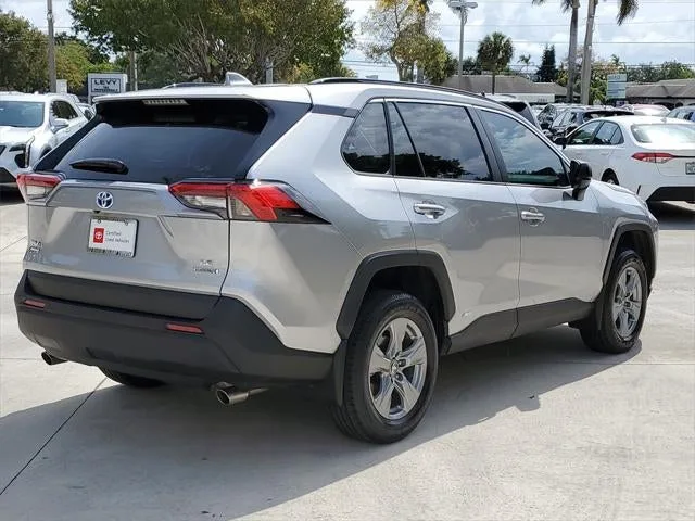 2024 Toyota RAV4 Hybrid LE photo 4