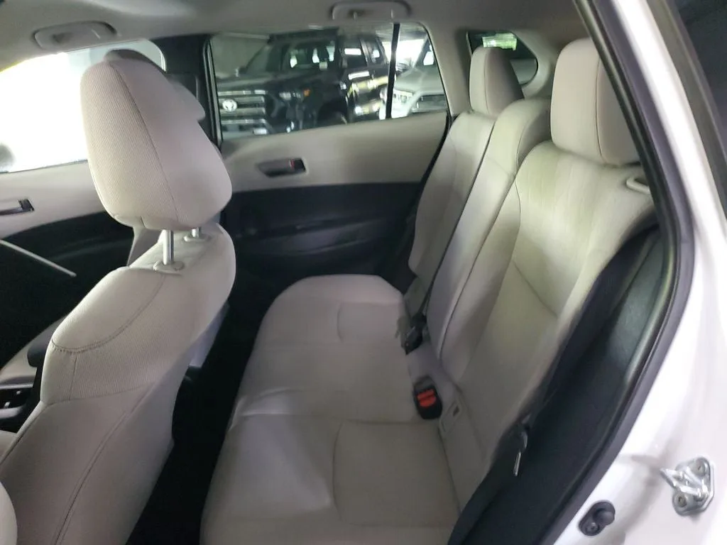 2025 Toyota Corolla Cross L photo 11
