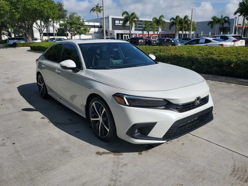 2024 Honda Civic Touring photo 3