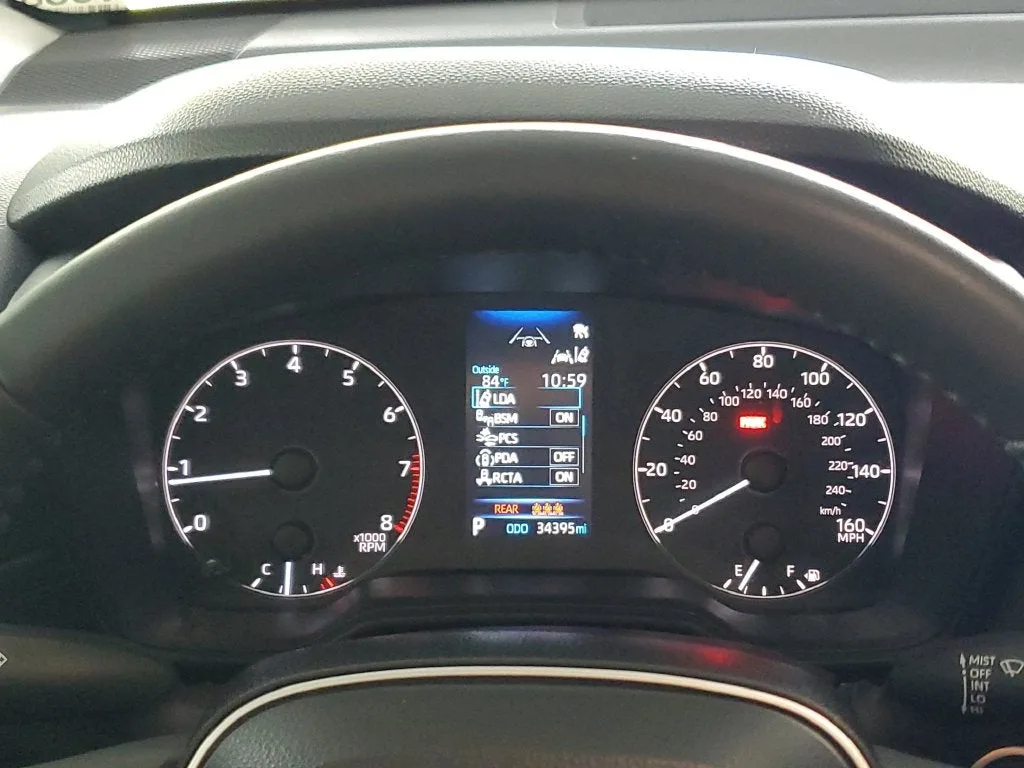 2023 Toyota Corolla Cross LE photo 25