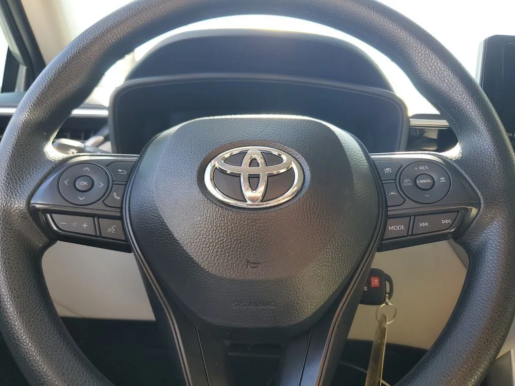 2024 Toyota Corolla Cross L photo 21