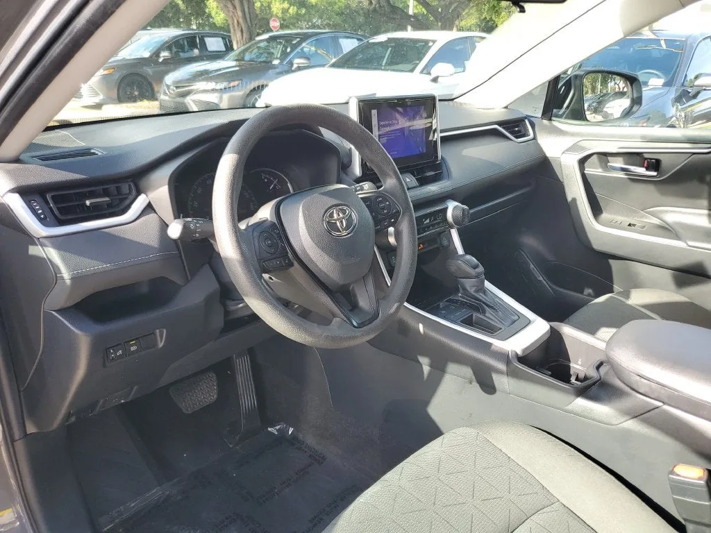 2023 Toyota RAV4 XLE photo 20
