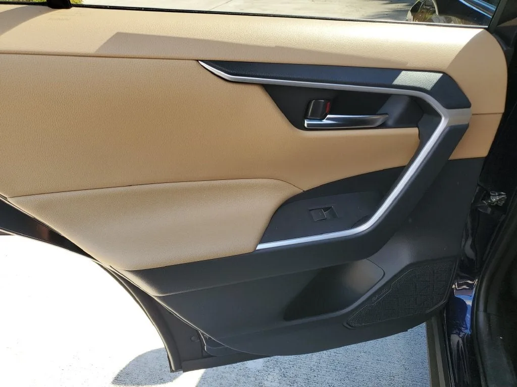2024 Toyota RAV4 Hybrid XLE photo 11