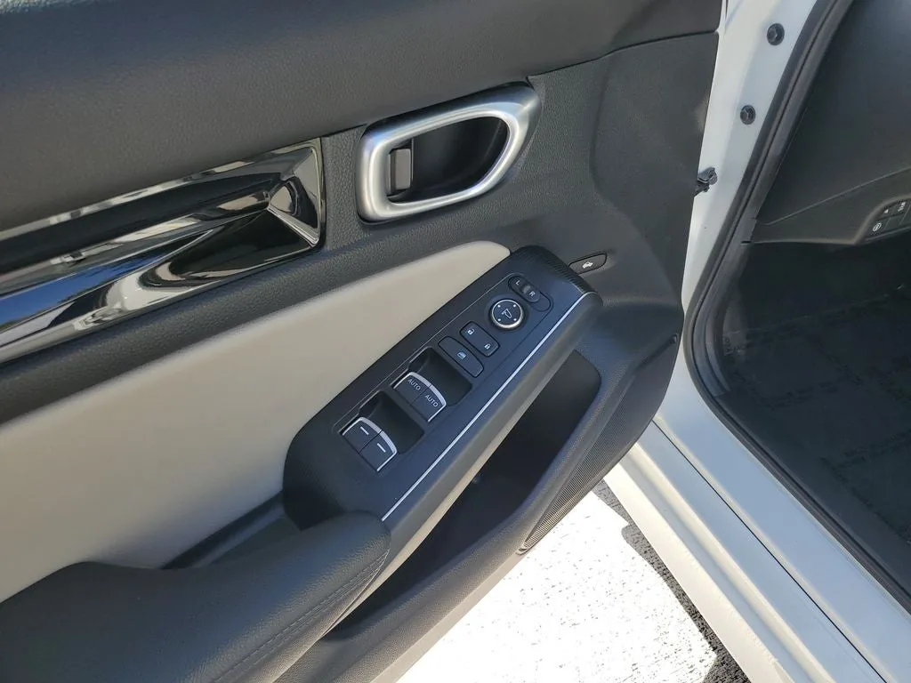 2024 Honda Civic Touring photo 19