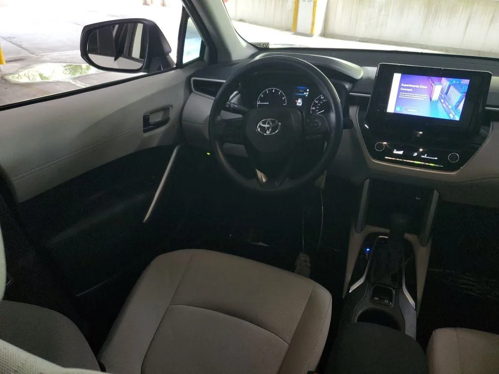 2025 Toyota Corolla Cross L photo 13