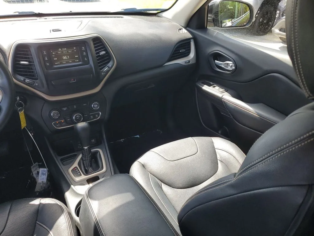 2015 Jeep Cherokee Latitude photo 16