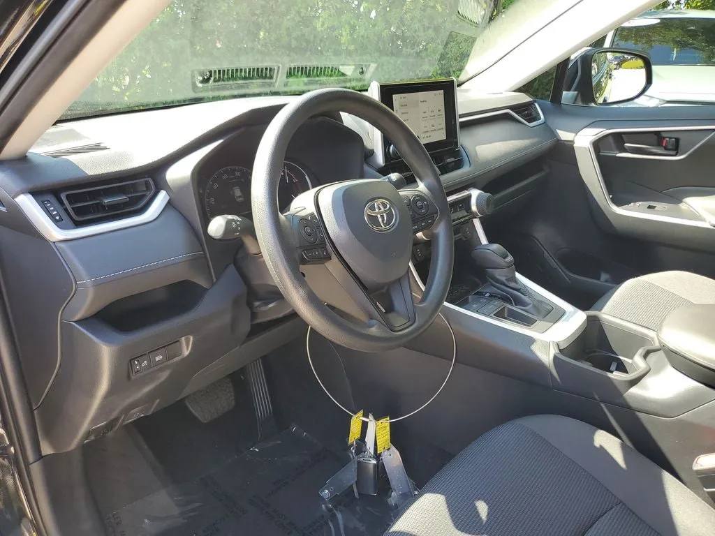 2024 Toyota RAV4 LE photo 20