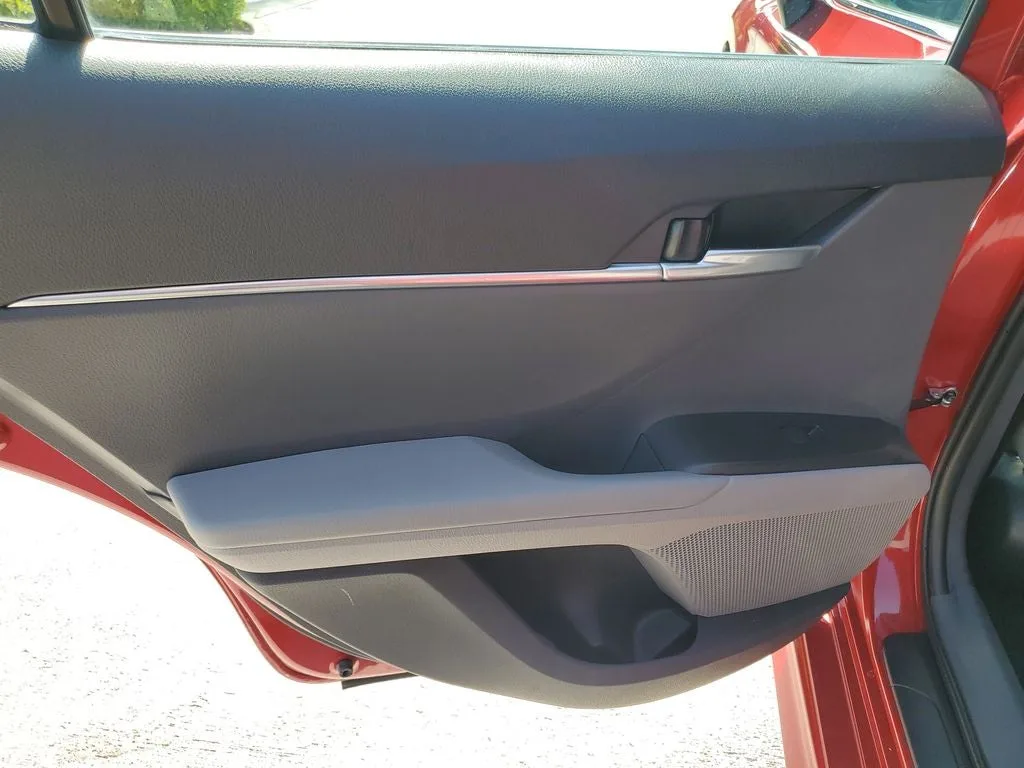 2023 Toyota Camry SE photo 9