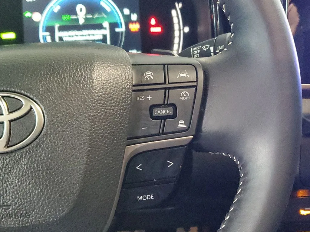 2025 Toyota Camry SE photo 22