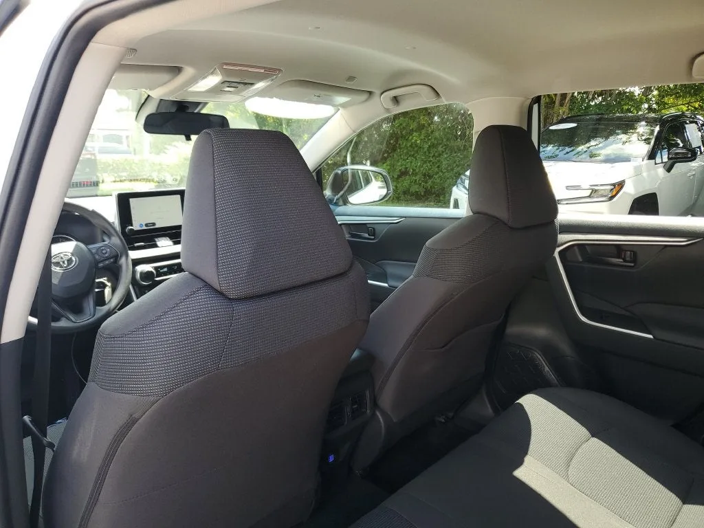 2024 Toyota RAV4 LE photo 12