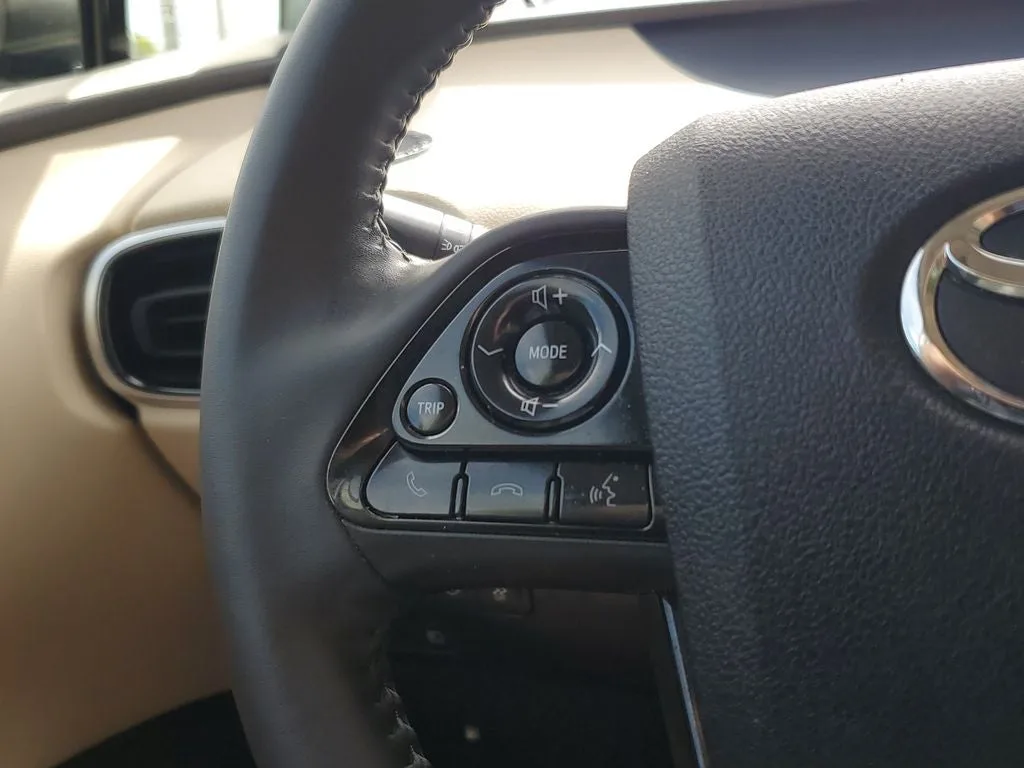2022 Toyota Prius XLE photo 23