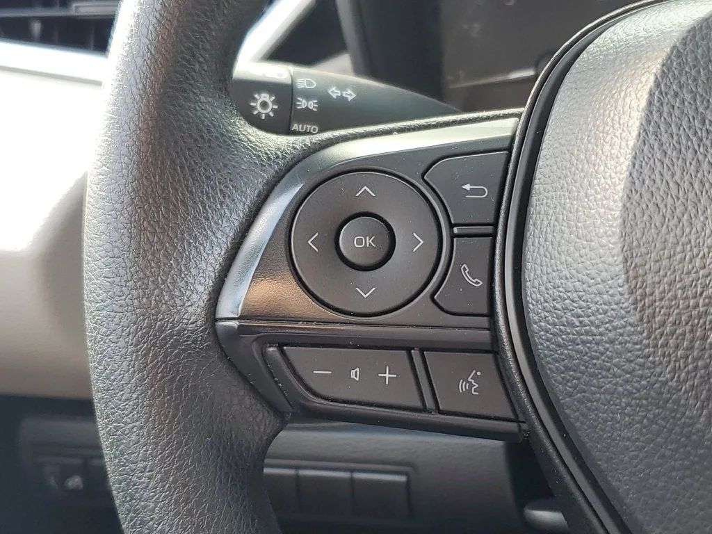 2025 Toyota Corolla LE photo 22