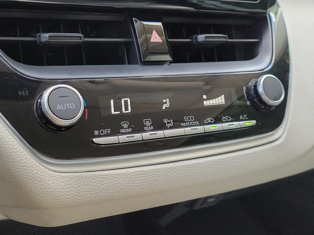 2024 Toyota Corolla LE photo 29