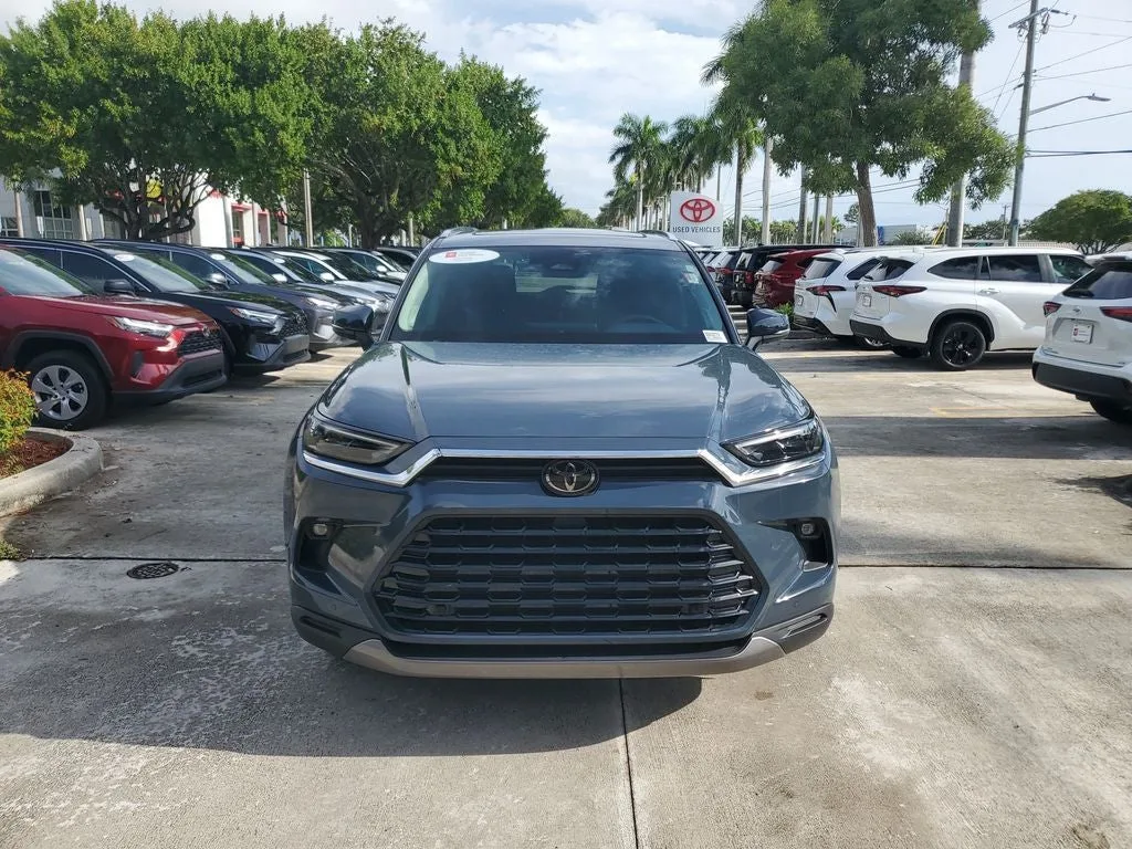 2025 Toyota Grand Highlander Limited photo 2