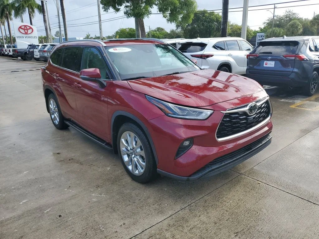 2023 Toyota Highlander Limited photo 3