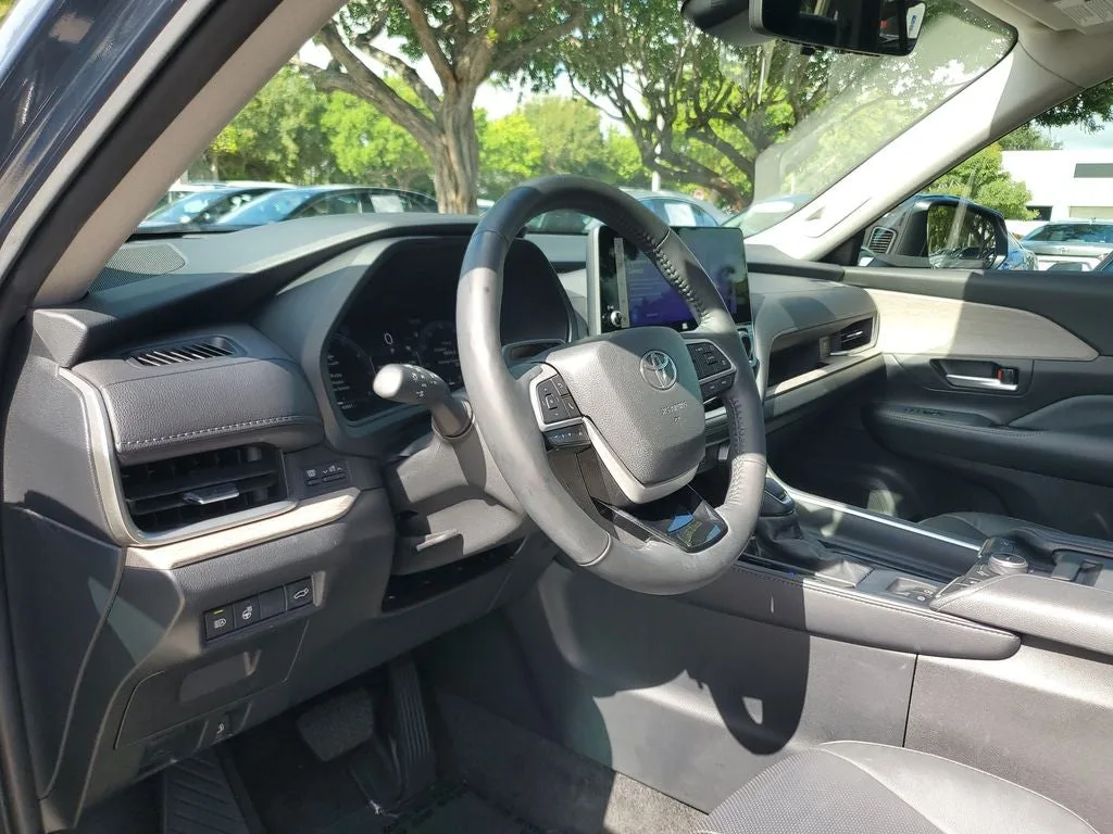 2024 Toyota Grand Highlander Platinum photo 24