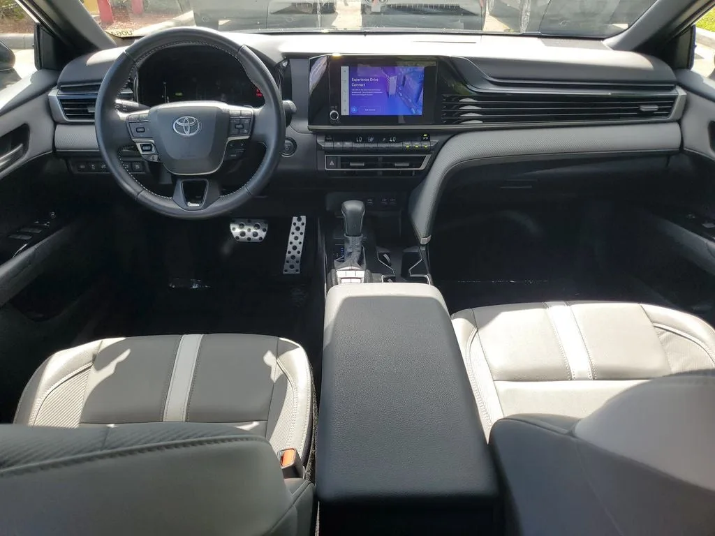 2025 Toyota Camry SE photo 15