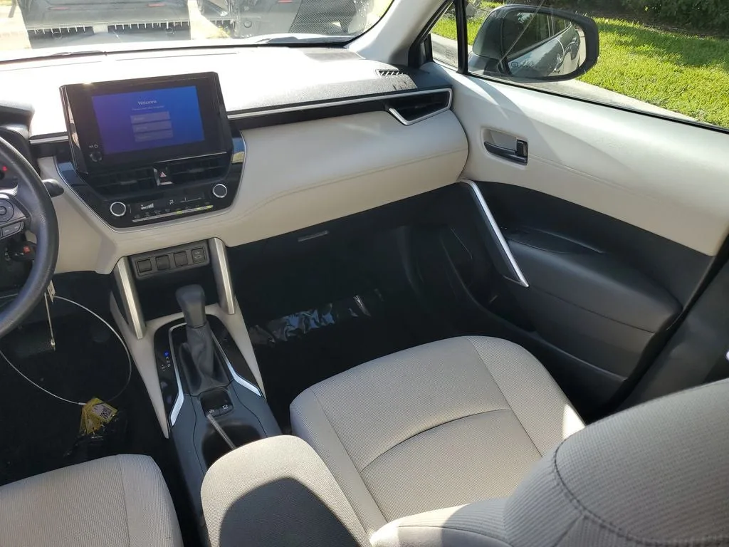 2024 Toyota Corolla Cross L photo 15