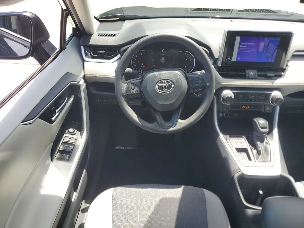 2024 Toyota RAV4 XLE photo 15