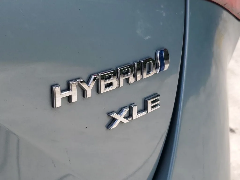 2022 Toyota Prius XLE photo 9
