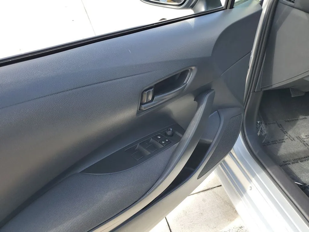 2024 Toyota Corolla Hybrid LE photo 18