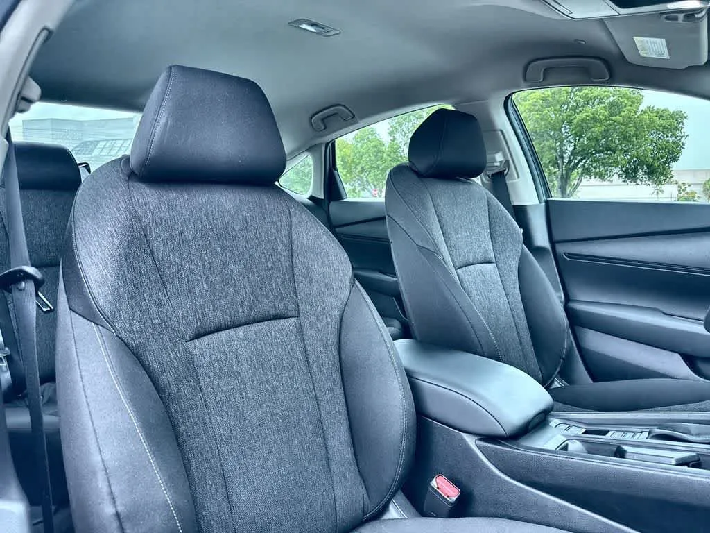 2025 Honda Accord LX photo 27