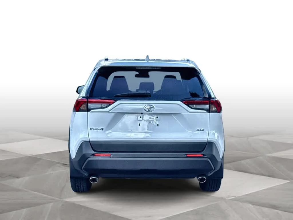 2025 Toyota RAV4 XLE photo 7