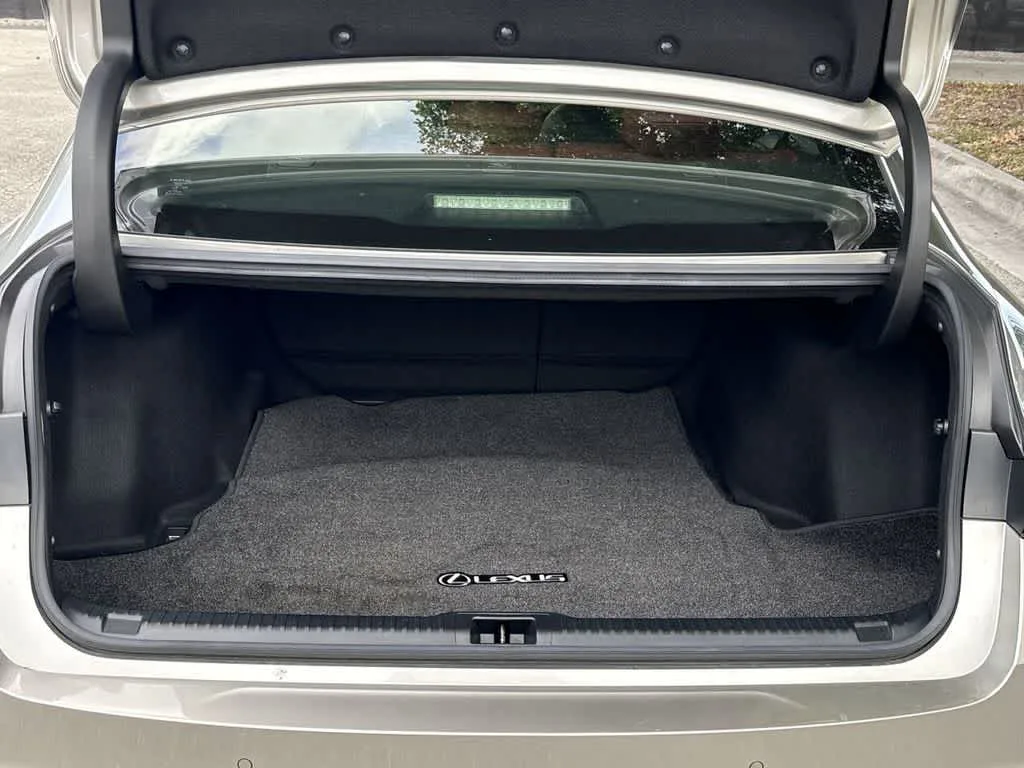 2023 Lexus IS 300 photo 25