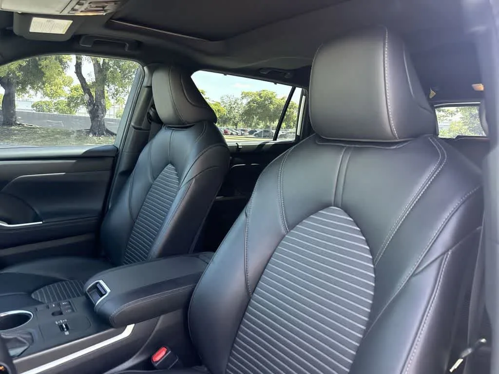 2024 Toyota Highlander XSE photo 14