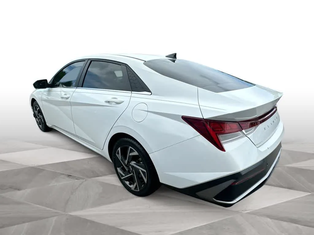 2024 Hyundai Elantra Limited photo 6
