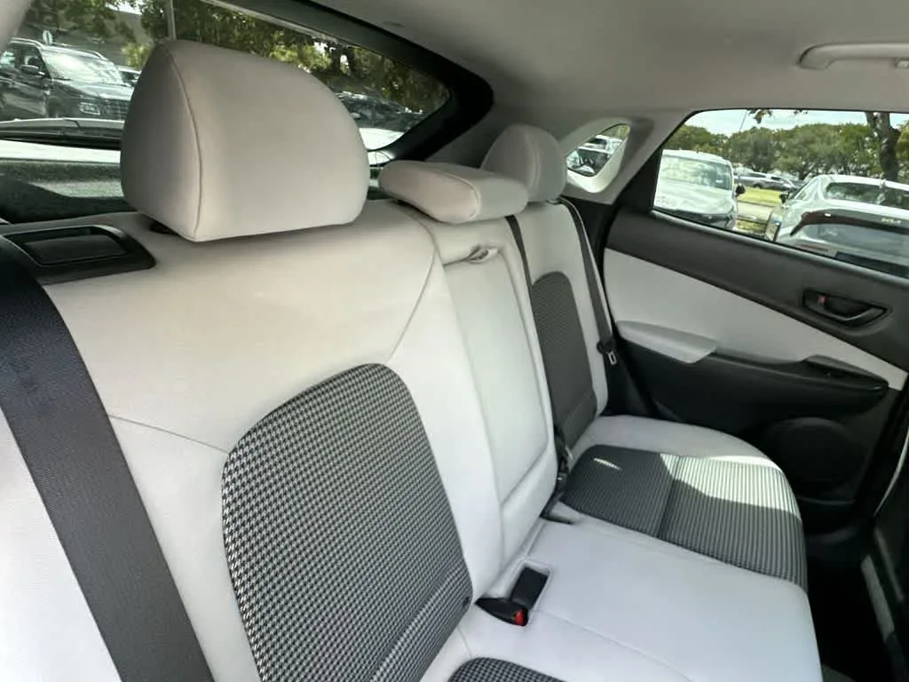 2023 Hyundai Kona SE photo 13