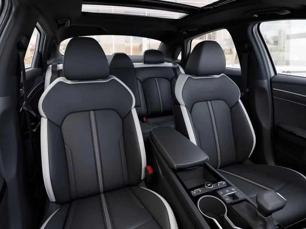 2026 Kia K5 GT-Line photo 10