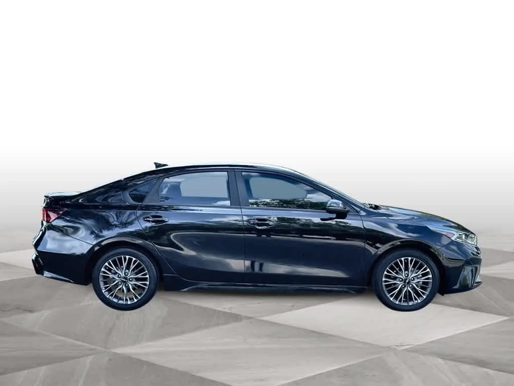 2023 Kia Forte GT-Line photo 9