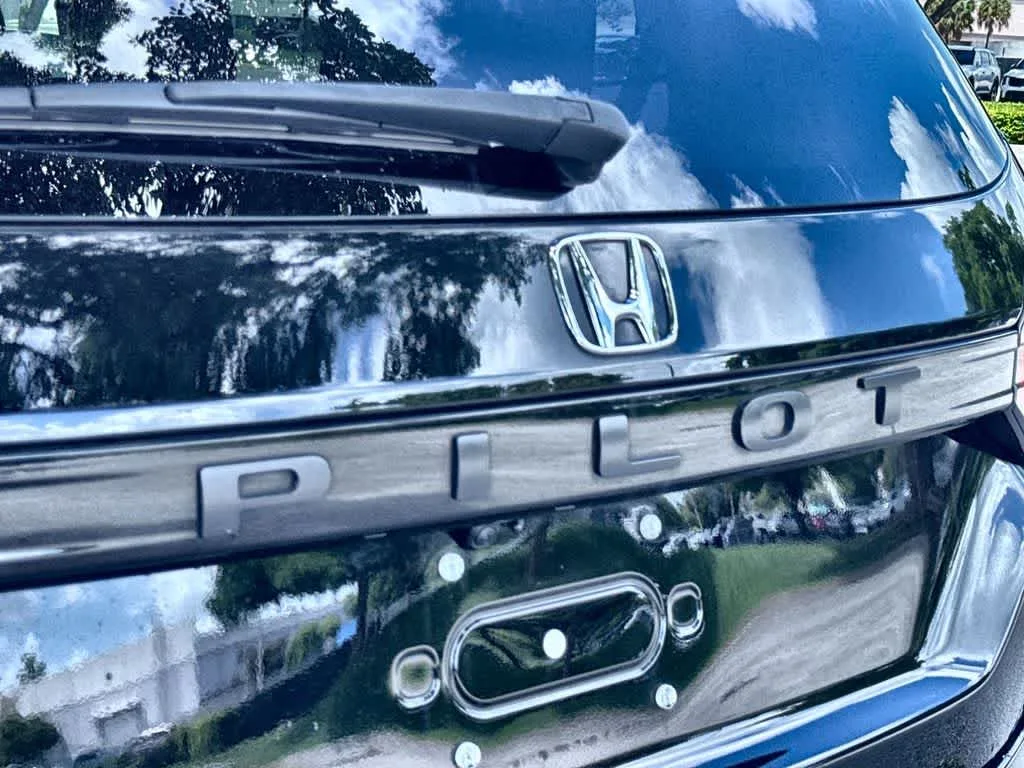 2023 Honda Pilot EX-L 7 Passenger photo 10