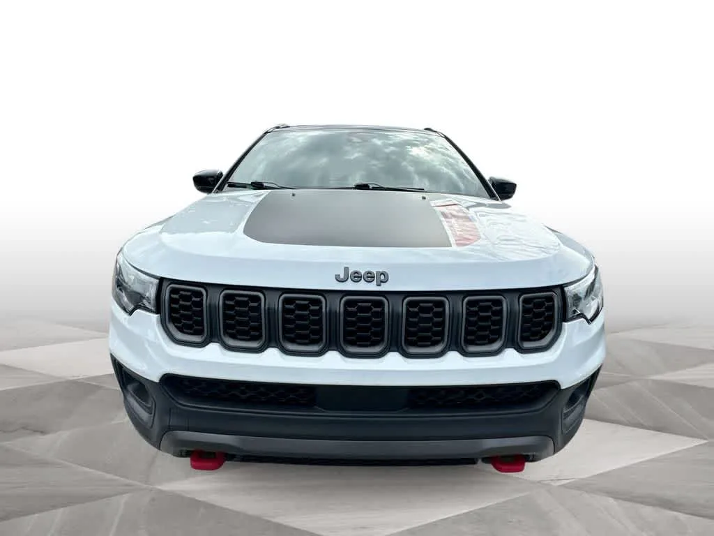 2025 Jeep Compass Trailhawk photo 3