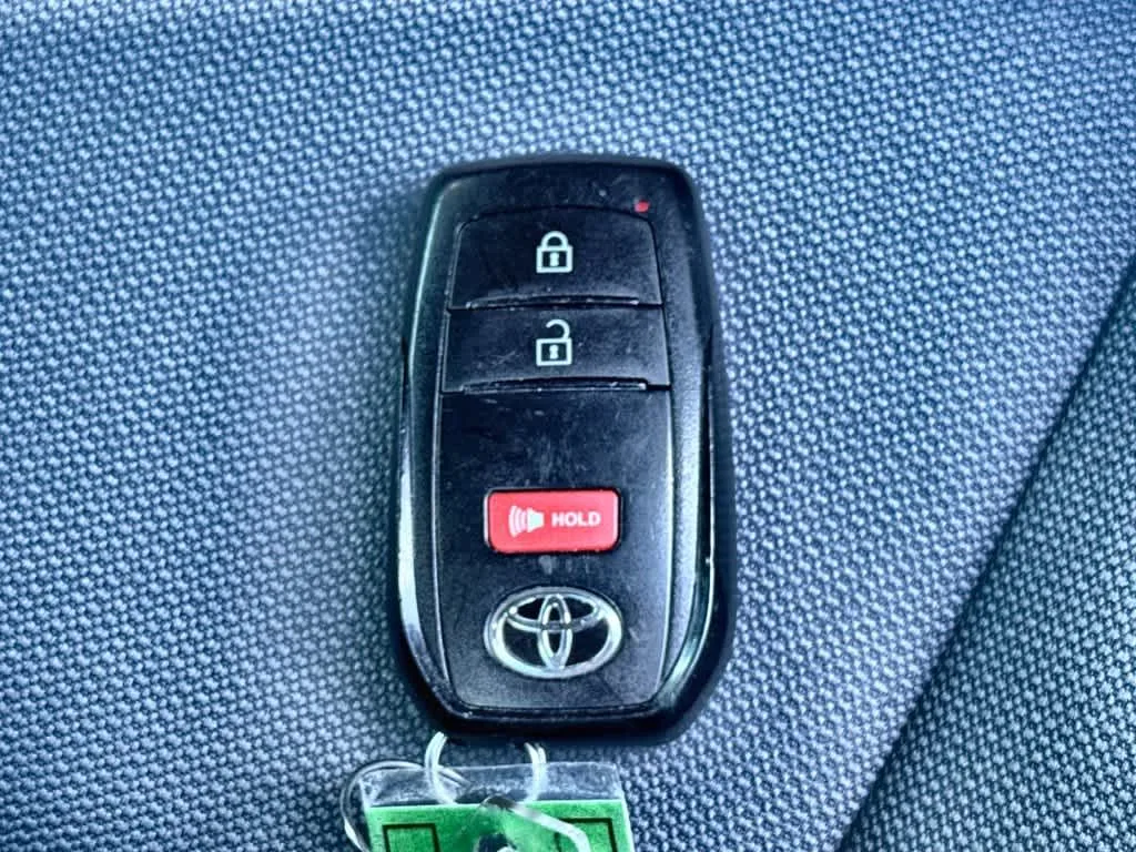 2025 Toyota Corolla Cross Hybrid SE photo 28