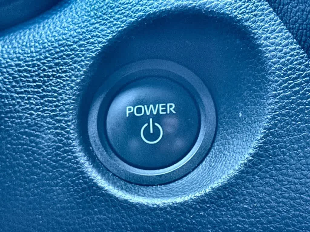 2025 Toyota Corolla Cross Hybrid SE photo 17