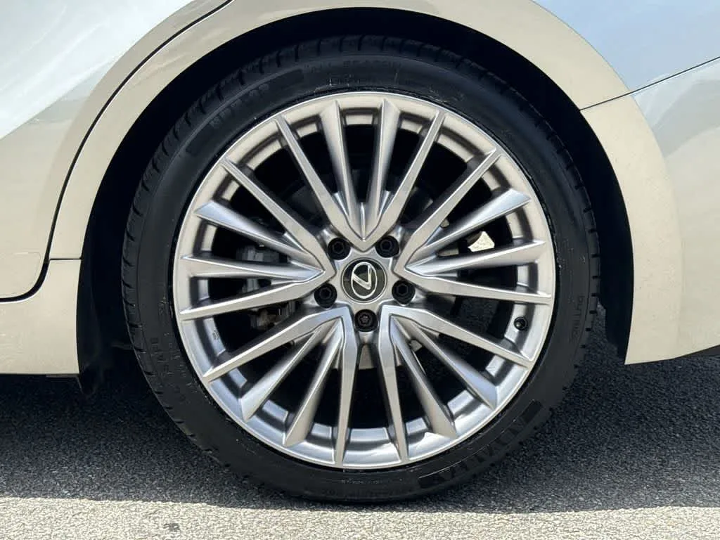 2023 Lexus IS 300 photo 11
