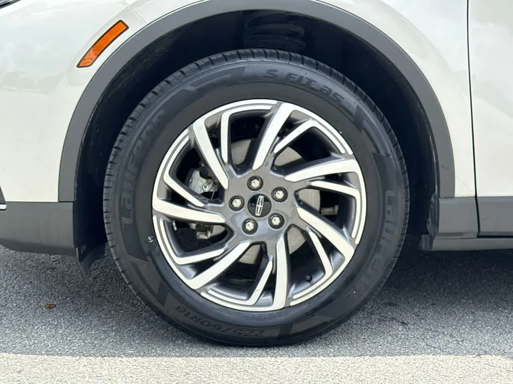 2023 Lincoln Corsair Standard photo 11