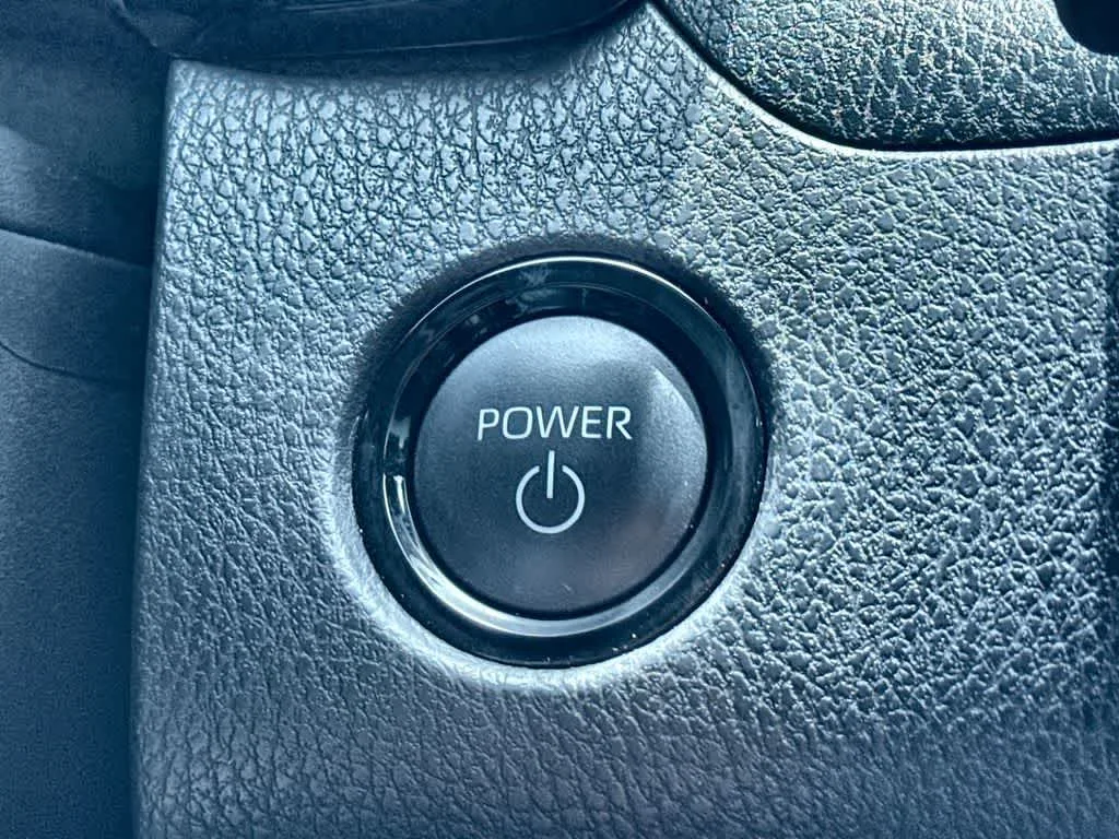 2025 Toyota Camry SE photo 17