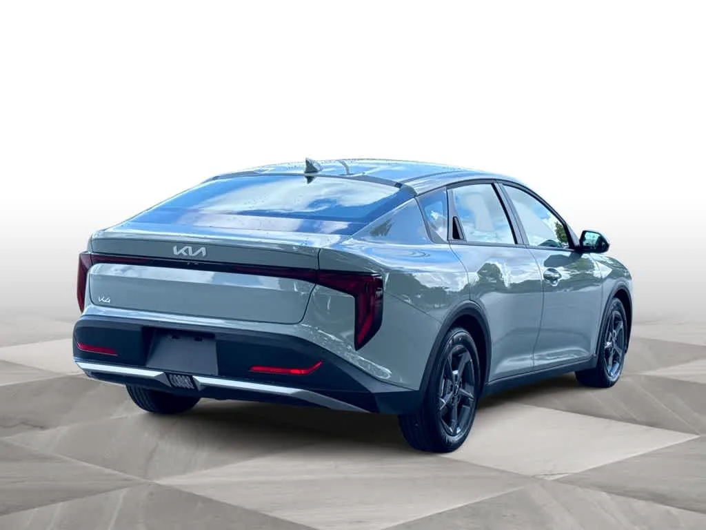 2026 Kia K4 LXS photo 8