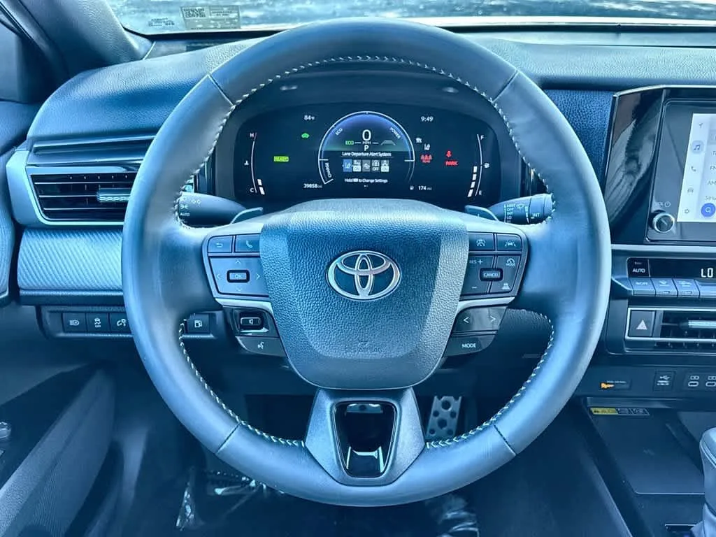 2025 Toyota Camry SE photo 15