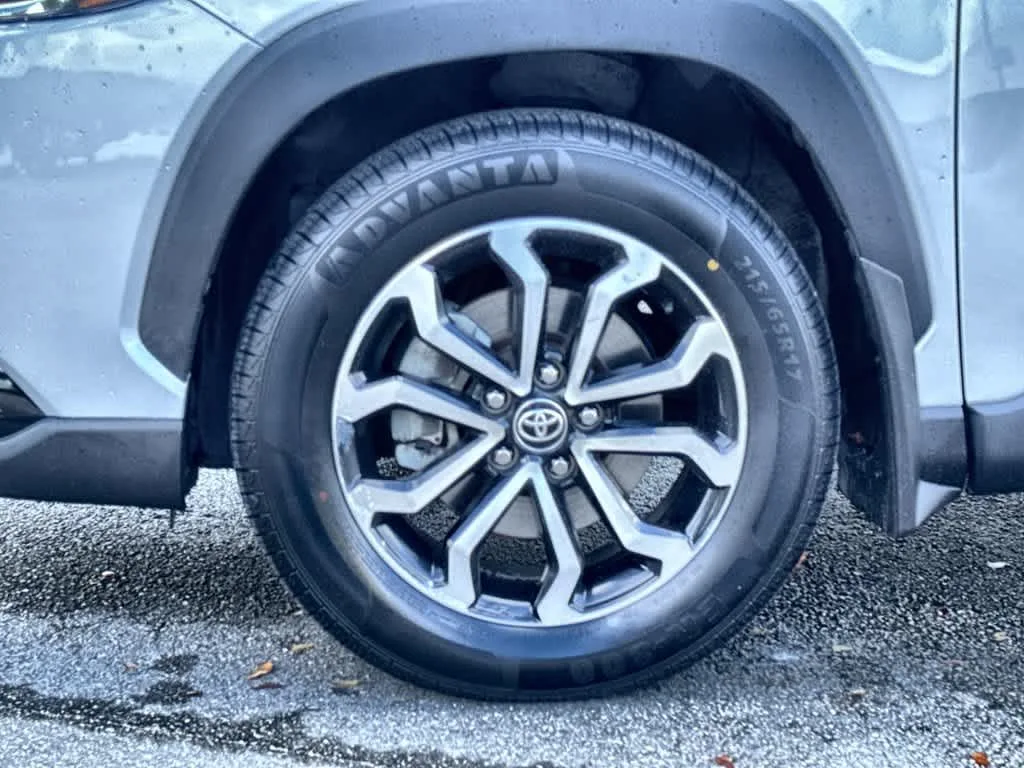 2025 Toyota Corolla Cross Hybrid SE photo 11