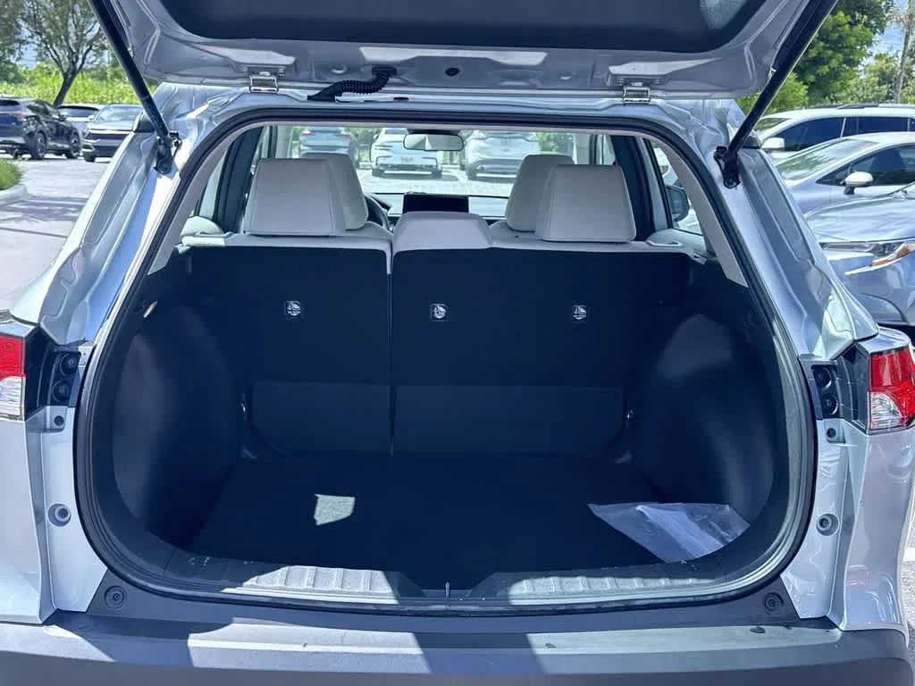 2023 Toyota Corolla Cross L photo 25