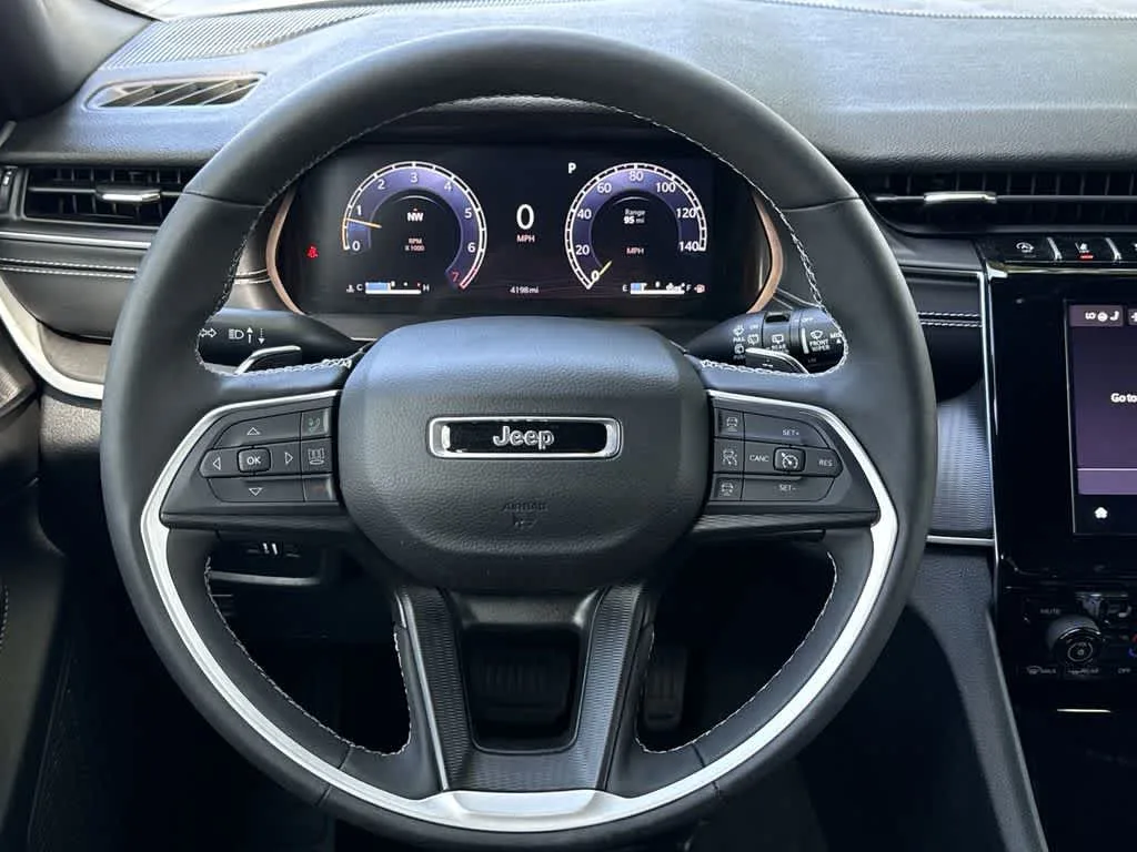 2024 Jeep Grand Cherokee L Altitude photo 14