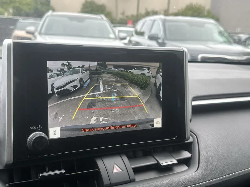 2024 Toyota RAV4 XLE photo 26