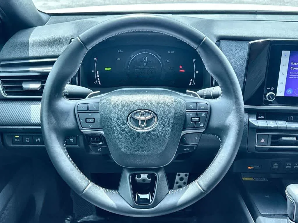 2025 Toyota Camry SE photo 15